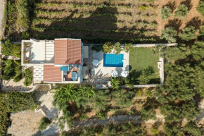 Villa Ahlades, Achlades